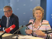 L'eurodéputée Viviane Reding, et le député Laurent Mosar, lors de la conférence de presse du 22 juin 2015.