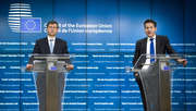 Jeroen Dijsselbloem, président du Conseil Ecofin, et Valdis Dombrovskis, commissaire européen à l'Euro et au dialogue social, lors de la conférence de presse du Conseil, lors de la conférence de presse du Conseil, le 15 janvier 2016