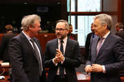 Jean Asselborn en discussion avec Michael Roth et Didier Reynders lors du Conseil Affaires étrangères du 14 mars 2016