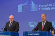 Frans Timmermans et Dimitris Avramopoulos devant la presse le 6 avril 2016 (c) Union européenne / Commission européenne