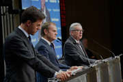 Le Premier ministre des Pays-Bas, Mark Rutte, le président du Conseil européen, Donald Tusk et le président de la Commission européenne, Jean-Claude Juncker, lors du Conseil européen du 28 juin 2016 à Bruxelles