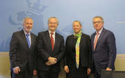 Werner Hoyer, Jonathan Taylor, Pierre Gramegna et Carole Dieschbourg lors de la signature du protocole d'accord lançant la plateforme du financement climatique Luxmebourg-BEI le 20 octobre 2016