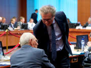 Pierre Gramegna et Wolfgang Schäuble lors de l'Eurogroupe du 5 décembre 2016 (c) Union européenne / Le Conseil de l'UE
