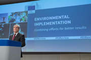 Karmenu Vella a présenté le 6 février le premier bilan de la mise en œuvre de la politique environnementale de l’UE réalisé par la Commission européenne © European Union , 2017 / Source: EC - Audiovisual Service / Photo: Georges Boulougouris